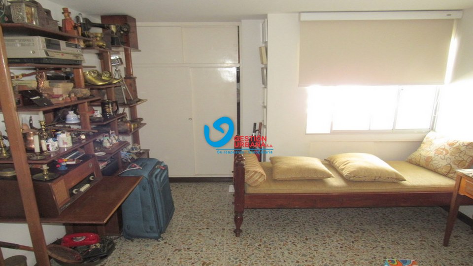 3921F10.jpg