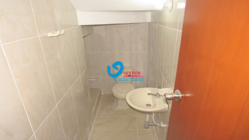 3980F28.jpg
