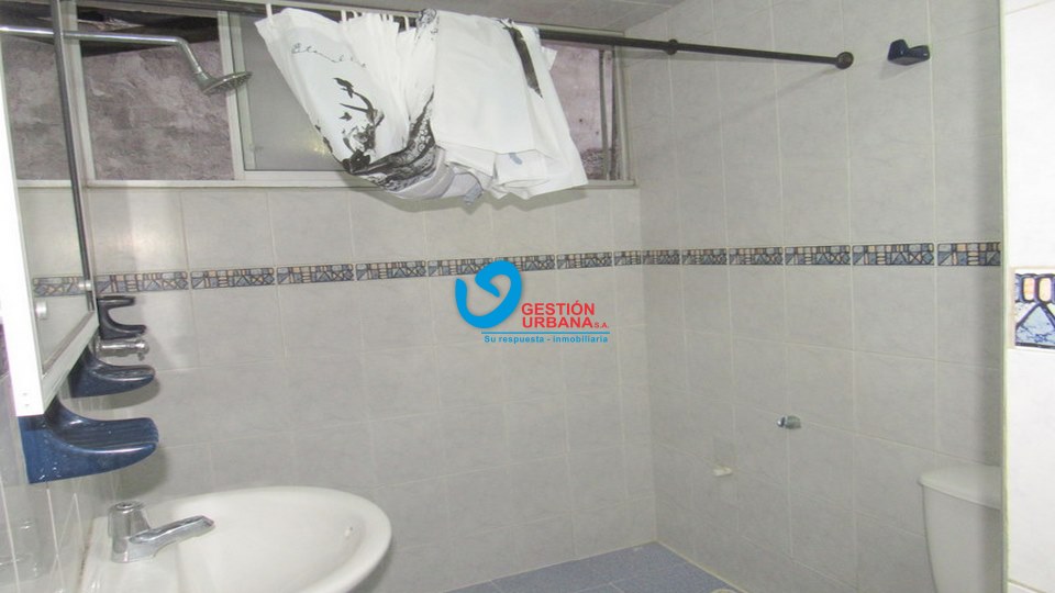 4022F8.jpg