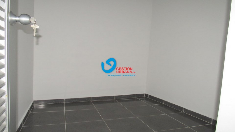2122F1.jpg