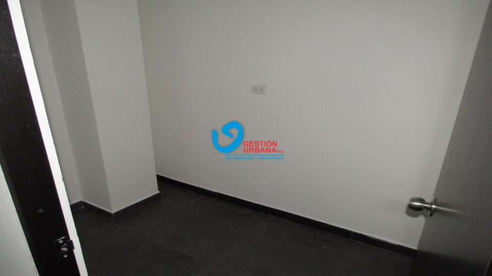 4094F8.jpg