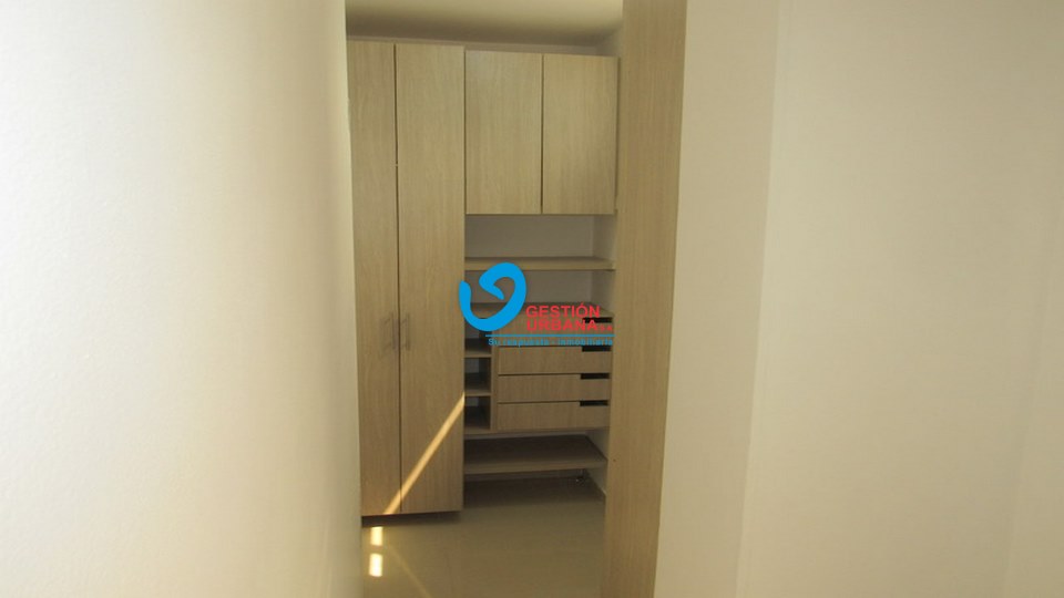 4126F11.jpg