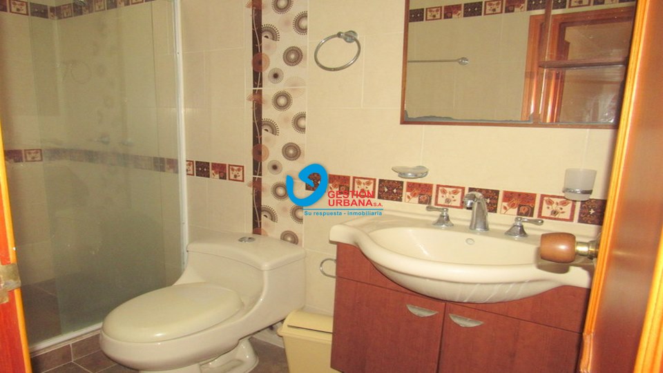 3819F9.jpg