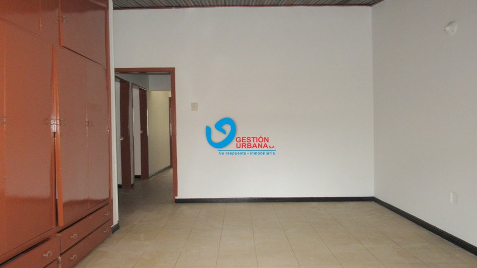 4049F11.jpg