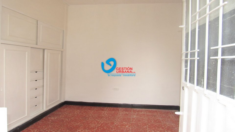 3493F11.jpg