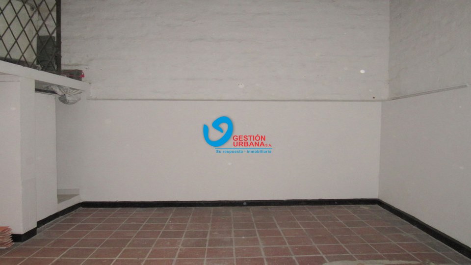 3713F4.jpg