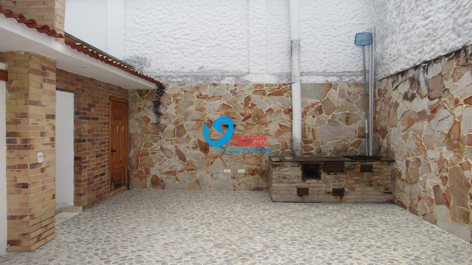 4254F18.jpg