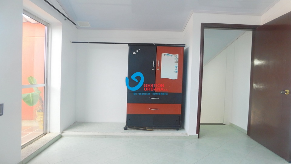 4247F13.jpg