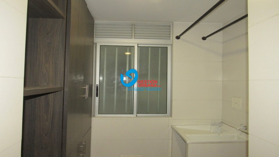 4270F8.jpg