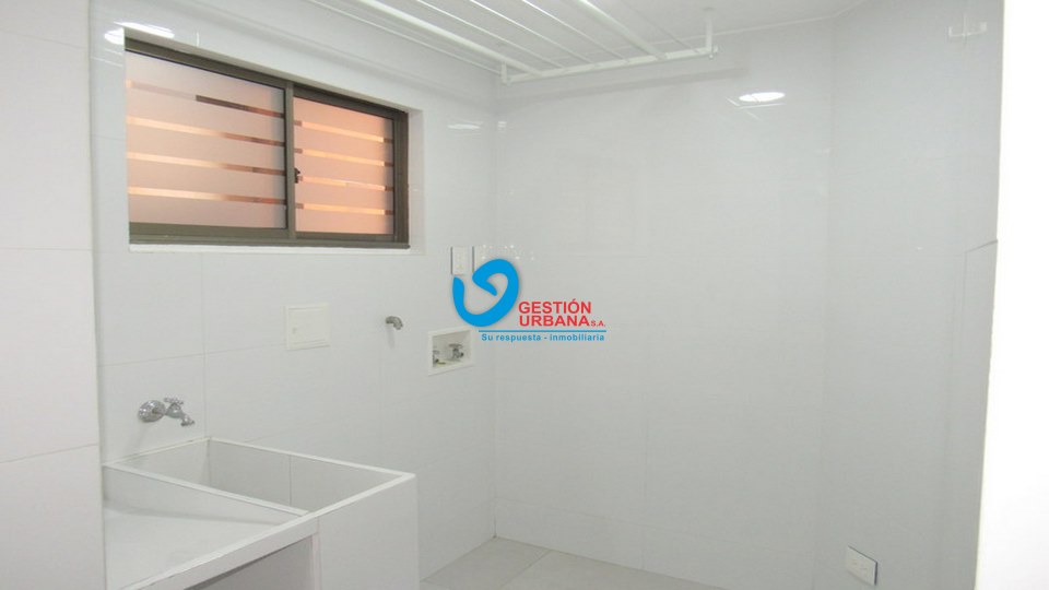 4277F20.jpg