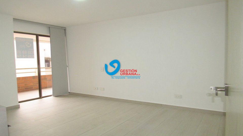4277F4.jpg